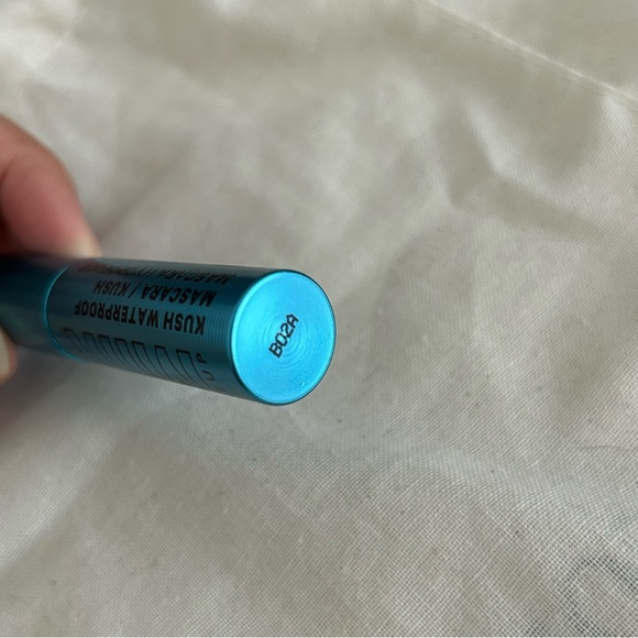 Milk Makeup Kush Waterproof Mascara - Black - Picture 4 of 9